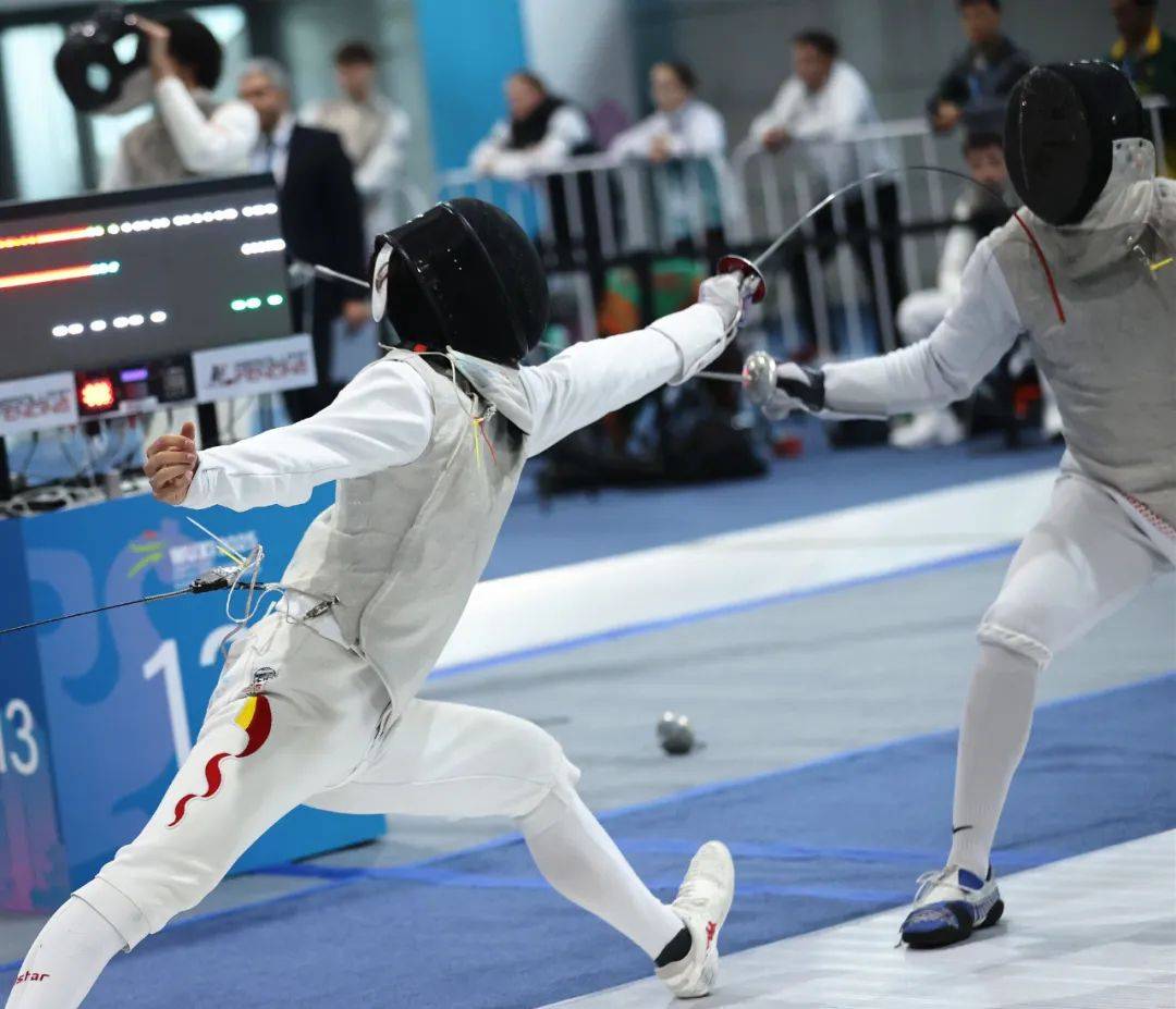 卡塔尔击剑选手夺得金牌,实力全开 卡塔尔击剑选手夺得金牌,实力全开