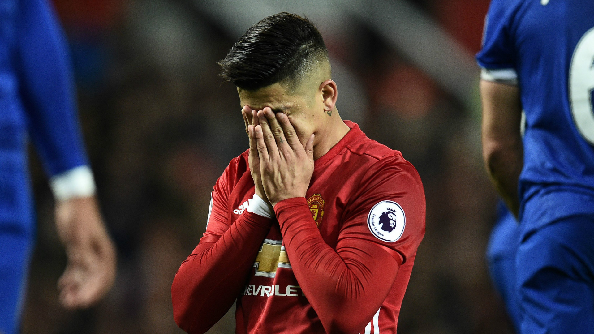 包含埃弗顿客场痛失三分，冲击前四告急的词条