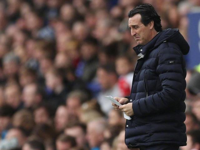 包含埃弗顿客场痛失三分，冲击前四告急的词条