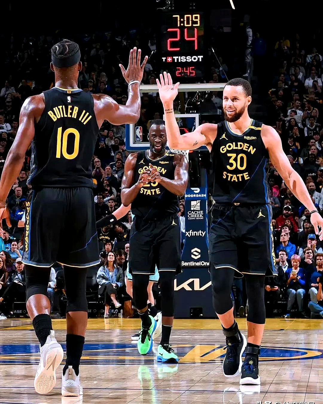 篮网大胜勇士，火箭不敌掘金