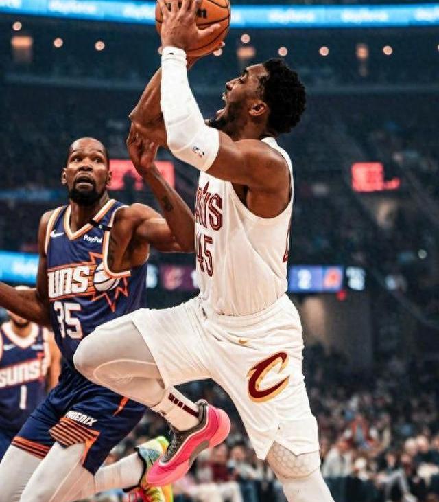 勇士不敌爵士，米切尔贡献28分