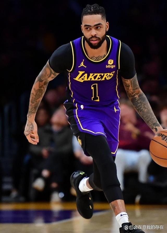 雄鹿大胜骑士，拉塞尔贡献25分