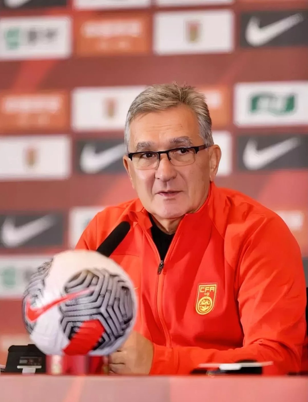 中国足球协会宣布聘请里皮为国家队主教练